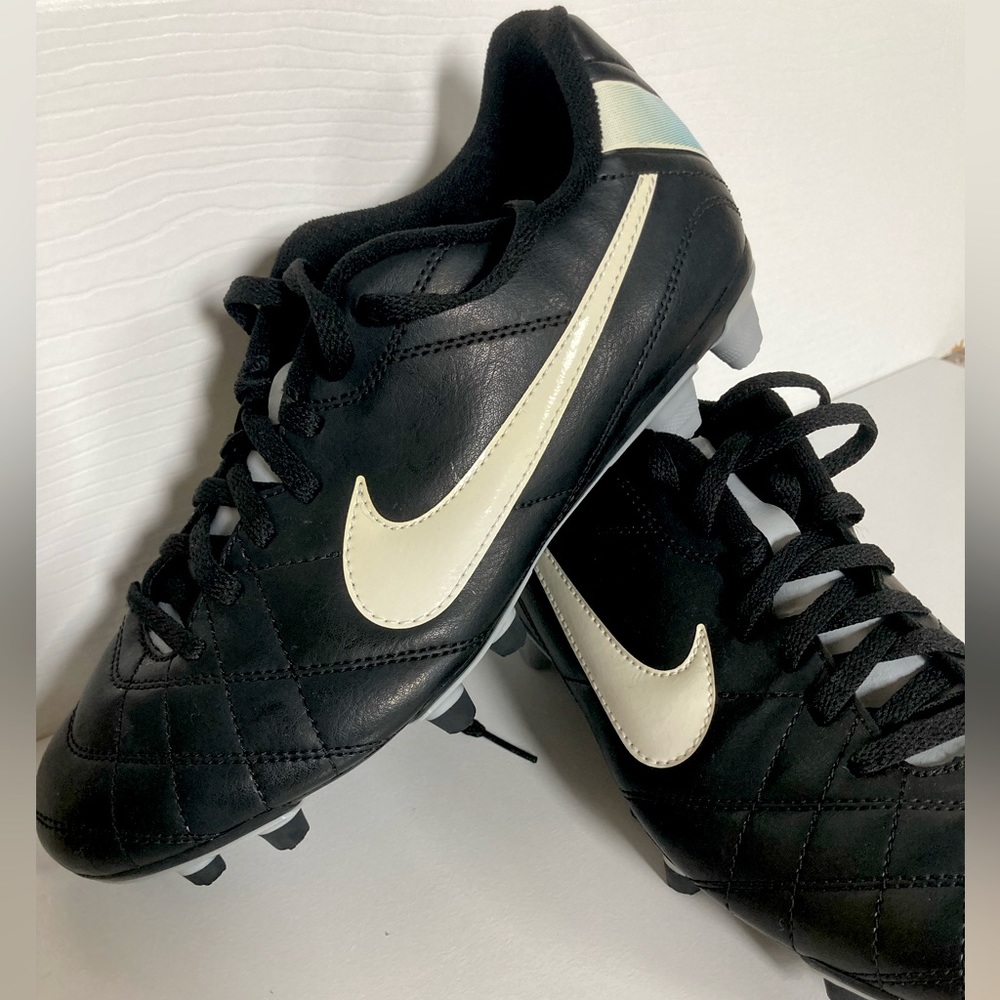 Nike Women’s Cleats, size 8.5, brand new & never worn